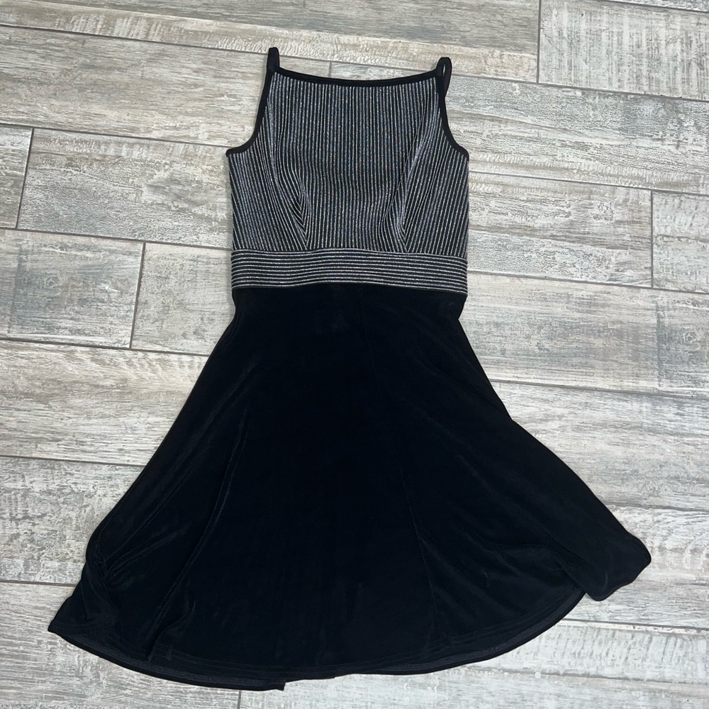 90s Tadashi Vintage Black Metallic Detailed Bodice Dress. lace up back. Sz M